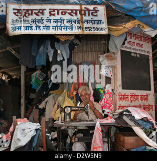 Schneider (Zavari Basar) Mumbai (Bombay) Indien in der Nähe von Crawford Market Stockfoto