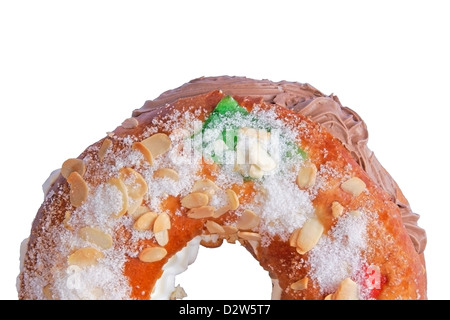 Roscón de Reyes mit Nata und Schokolade. Typisch spanisches Gebäck für die Weihnachtszeit. Stockfoto