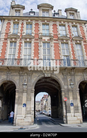 Hierhin zum Place de Vosges Paris Stockfoto