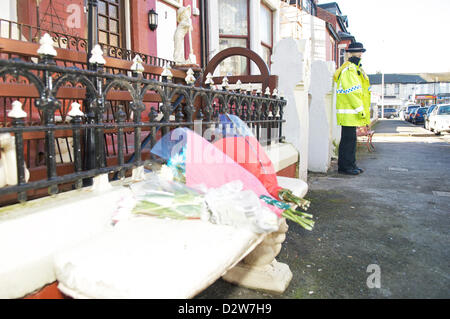 Blackpool, UK. 2. Februar 2013. Polizei forensischen Teams untersuchen den Mord an 16-jährige Sasha Marsden der Färbung in der Nähe von Blackpool. Sacha war ein Student an Blackpool und Fylde Hochschule. Recherchen und Untersuchungen der Gasse auf der Rückseite des Kirby Road, South Shore vorgenommen wurden Fundort Mädchen Körper brennen. Die nahe gelegenen Grafton House Hotel (im Bild) wurde auch durch forensische Offiziere gesucht. Zwei Festnahmen wurden vorgenommen. Stockfoto