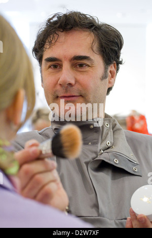 Berlin, Deutschland, Marco Starvisagist Mannozzi machen-Frau Stockfoto