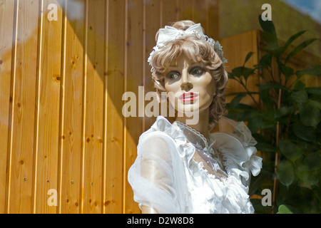 Berlin, Deutschland, Mannequin, gekleidet wie eine Braut Stockfoto