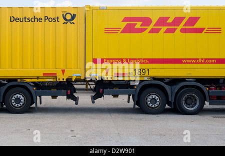 Berlin, Deutschland, Deutsche Post und DHL LKW Stockfoto