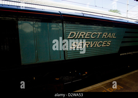 Direct Rail Services (DRS) ist ein Unternehmen eigene Frachtcontainer passieren Trog Oxenholme Station Cumbria in Betrieb Stockfoto