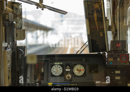 Steuern Sie PaneTokyo neue Transit Waterfront u-Bahn Linie, automatisierte Versandverfahren verbindet Shimbashi, Toyosu in Tokio, Japan Stockfoto