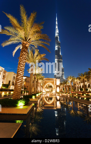 Burj Khalifa, das höchste Gebäude der Welt, gesehen vom Palace Hotel in Downtown Dubai, Vereinigte Arabische Emirate. Stockfoto