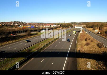 South Normanton, Derbyshire, UK. 2. Februar 2013. Landstraßen Agentur halten Publikumsmesse für verwaltete Autobahn. Der erste Teil dieser Regelung stünde zwischen J28, J31 der Autobahn M1. Abgebildet ist die Kreuzung 28 an der M1 an der a38 in Mansfield kreuzt. Stockfoto