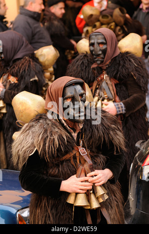 Mamuthones Maske auf dem Mamoiada traditionelle Jahrmarkt der Barbagia, Sardinien, Italien Stockfoto