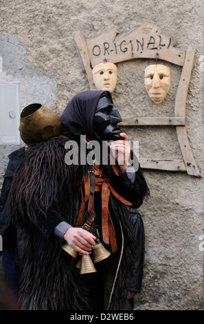 Mamuthones Maske auf dem Mamoiada traditionelle Jahrmarkt der Barbagia, Sardinien, Italien Stockfoto