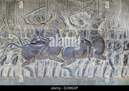 Detail des Basrelief in einer der Galerien der Tempelanlage Angkor Wat, Kambodscha, Asien (UNESCO) Stockfoto