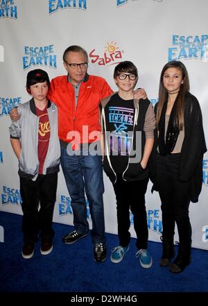 Larry King im Ankunftsbereich für Flucht vom Planeten Erde Premiere, chinesische 6 Theater, Los Angeles, CA 2. Februar 2013. Foto von: Elizabeth Goodenough/Everett Collection Stockfoto