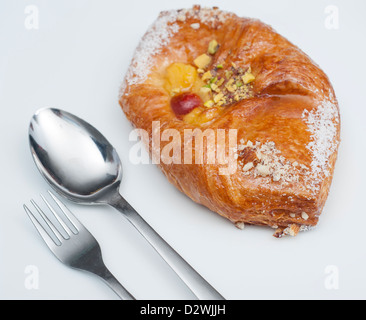 Luxus Plundergebäck Frühstück servieren isoliert auf einem weißen Teller Stockfoto