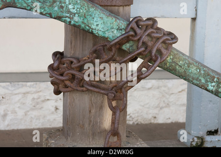 In der Nähe von Alte Anker und Kette auf Anzeige an der alten Fisherman's Wharf in Monterey, Kalifornien. Stockfoto