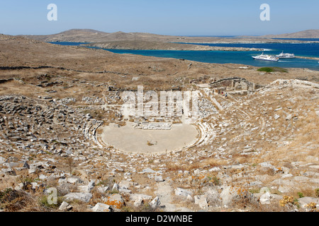 Delos. Griechenland. Blick auf das antike Theater, das aus dem 3. Jahrhundert v. Chr. stammt. Stockfoto