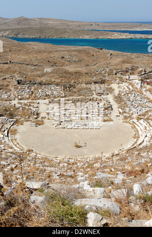 Delos. Griechenland. Blick auf das antike Theater, das aus dem 3. Jahrhundert v. Chr. stammt. Stockfoto