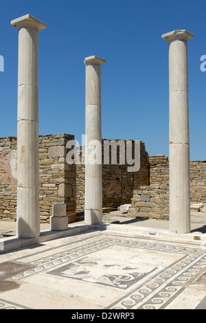 Delos. Griechenland. Zentralen Peristyl Innenhof Atrium mit Bodenmosaik in das Haus des Dionysos in der Theater-Viertel. Stockfoto