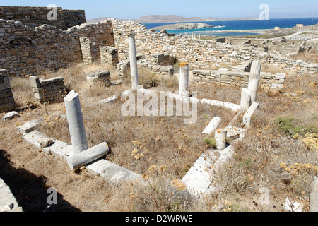 Delos. Griechenland. Die Ruinen des zentralen Peristyl Innenhof Atrium eines hellenistischen Hauses im Quartier Theater. Stockfoto