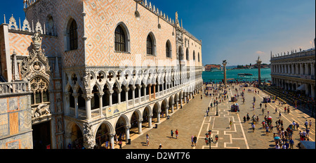 14. Jahrhundert gotisch Ostfassade der Dogenpalast am Markusplatz, Dogenpalast, Venedig Italien Stockfoto