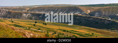 Panorama Blick auf Tal mit alten Rupester Kloster in Orhei Vechi, Moldawien. Stockfoto