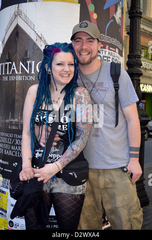 Porträt von einem britischen Ehepaar auf der Las Ramblas in Barcelona, Spanien fotografiert. Stockfoto