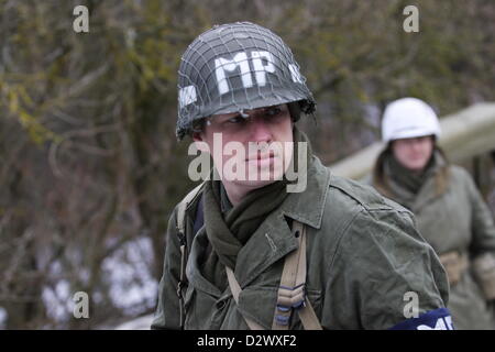 Gdynia, Polen 3. Februar 2012 die Weltkrieg Schlacht der Ausbuchtung auch bekannt als die Ardennen Gegenoffensive Nachstellung im Wald in der Nähe von Gdynia. Stockfoto