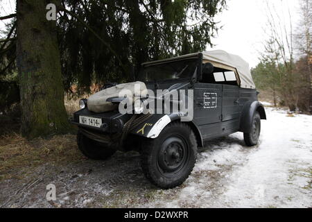 Gdynia, Polen 3. Februar 2012 die Weltkrieg Schlacht der Ausbuchtung auch bekannt als die Ardennen Gegenoffensive Nachstellung im Wald in der Nähe von Gdynia. Stockfoto