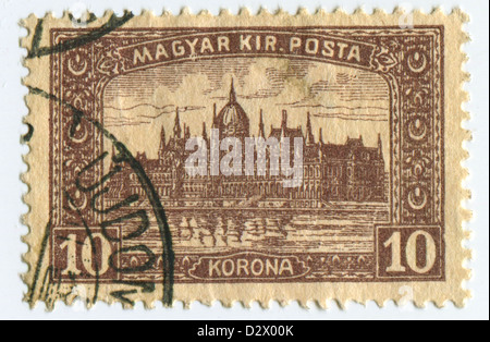 Ungarn - ca. 1917: Eine Briefmarke gedruckt in Ungarn zeigt Bild des Parliament House, ca. 1917. Stockfoto
