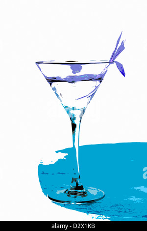 Martini in einem Glas, was es auf weißem Hintergrund isoliert ist Stockfoto