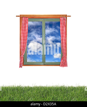 Fenster mit Blick auf die Wolken und grasgrün isoliert auf weißem Hintergrund Stockfoto