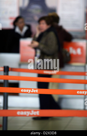 Schönefeld, Deutschland, Wartebereich vor dem Check-in bei easyJet Stockfoto