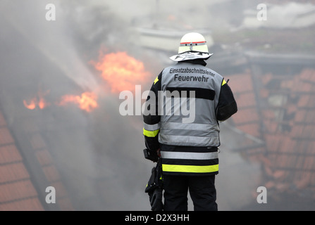 Berlin, Deutschland, Feuerwehr im Brandfall Dach Stockfoto