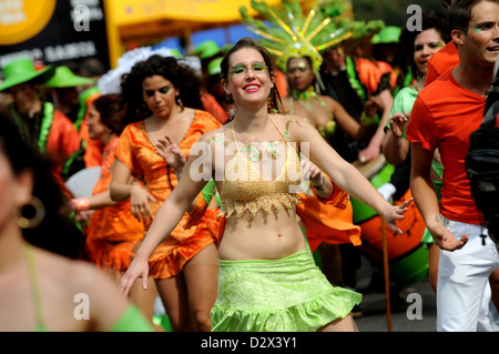 Berlin, Deutschland, Tänzerin auf dem Karneval der Kulturen 2010 Stockfoto