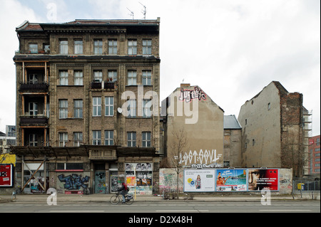 Berlin, Deutschland, heruntergekommenen Gebäude in der Köpenicker Straße Stockfoto