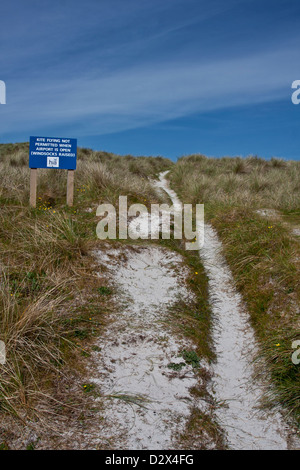 Insel der äußeren Hebriden, Western Isles, Barra, Schottland, wilden Strand Gräser auf einer Düne Weg Weg Stockfoto