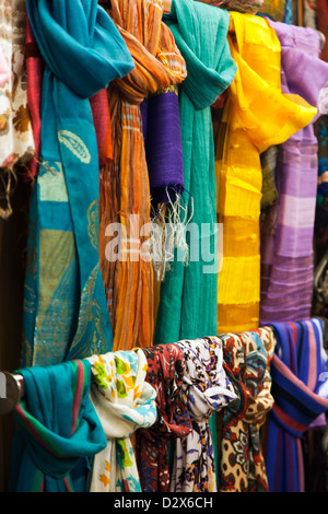 Schals anzeigen, Basar, Istanbul, Türkei Stockfoto