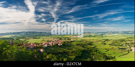 Am frühen Morgen Blick nach Norden über Nonette Dorf in Richtung der Hügel Usson, vom Pic de Nonette, Auvergne, Frankreich Stockfoto