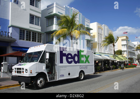 FedEx Ground LKW, Ocean Drive, South Beach, Miami, Florida, USA Stockfoto