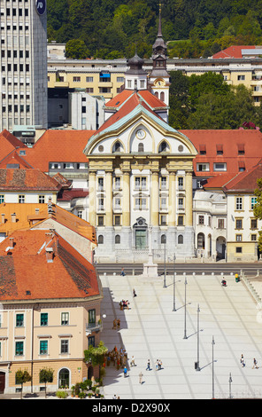 Luftaufnahme der Ursulinen Kirche der Hl. Dreifaltigkeit, Ljubljana, Slowenien Stockfoto