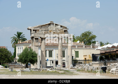 Athen. Griechenland. Blick auf das Tor der Athena Archegetis, monumentale formalen Eingang zum alten Roman Agora oder Forum. Stockfoto