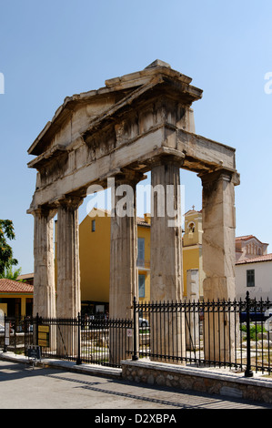 Athen. Griechenland. Blick auf das Tor der Athena Archegetis, monumentale formalen Eingang zum alten Roman Agora oder Forum. Stockfoto