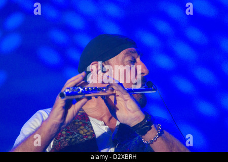 Tel-Aviv, Israel. Legendäre Rock ' n ' roll Flötist und Sänger Ian Anderson von Jethro Tull auf der Bühne, September 2012 Stockfoto