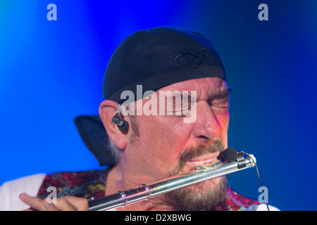 Tel-Aviv, Israel. Legendäre Rock ' n ' roll Flötist und Sänger Ian Anderson von Jethro Tull auf der Bühne, September 2012 Stockfoto