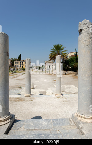 Römische Agora. Athen. Griechenland. Das Unterteil des südöstlichen Propylon, die Zugriff auf die ionische Säulenhalle Hof. Stockfoto