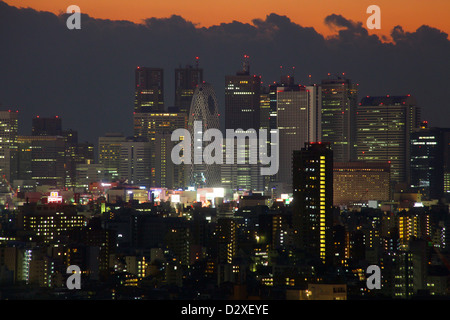 Shinjuku-Wolkenkratzer in der Nacht in Tokio Japan Stockfoto