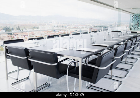 Leere Zimmer mit Blick auf Kongreßstadt Stockfoto