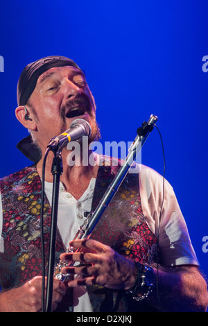 Tel-Aviv, Israel. Legendäre Rock ' n ' roll Flötist und Sänger Ian Anderson von Jethro Tull auf der Bühne, September 2012 Stockfoto