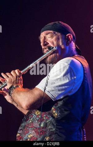 Tel-Aviv, Israel. Legendäre Rock ' n ' roll Flötist und Sänger Ian Anderson von Jethro Tull auf der Bühne, September 2012 Stockfoto