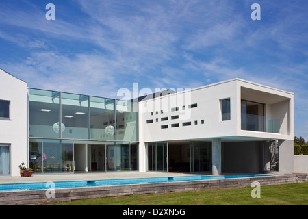 Le Foin Bas, Saint Helier, Großbritannien. Architekt: MOOARC, 2009. Schrägansicht erfassen die wichtigsten Gestaltungselemente. Stockfoto