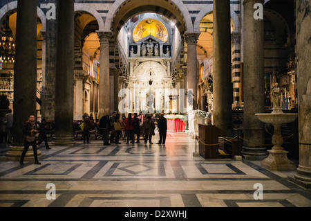 Im Inneren der Duomo (Kathedrale) in die PIazza dei Miracoli in Pisa, Italien Stockfoto