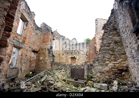 Am 10. Juni 1944 zerstört die SS Panzer Division Das Reich, das französische Dorf Oradour-Sur-Glane. Interieur Exterieur Ruinen Stockfoto